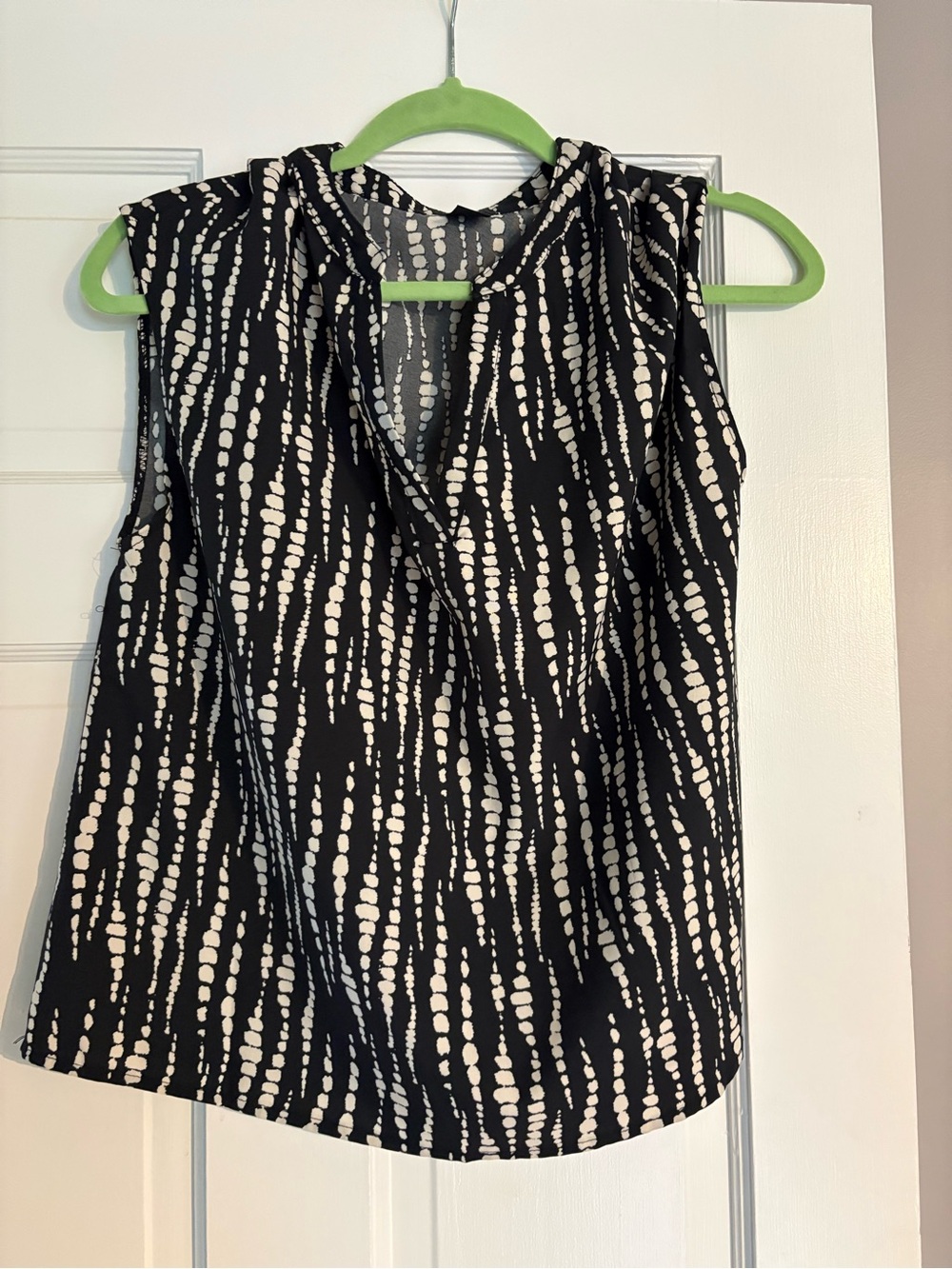 T.J.Maxx Black & White Sleeveless V-Neck Camisole